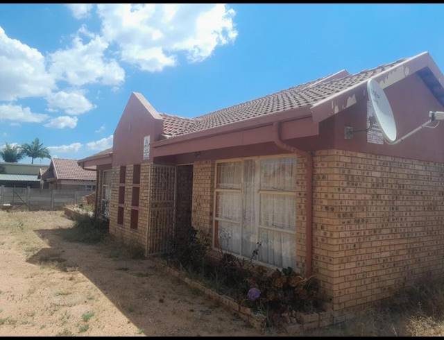 3 BEDROOM HOUSE FOR SALE IN BENDOR EXT 7